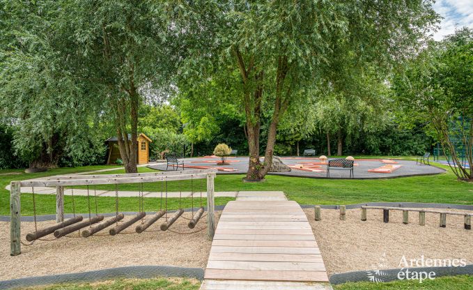 Chteau  Beauraing pour 20 personnes en Ardenne