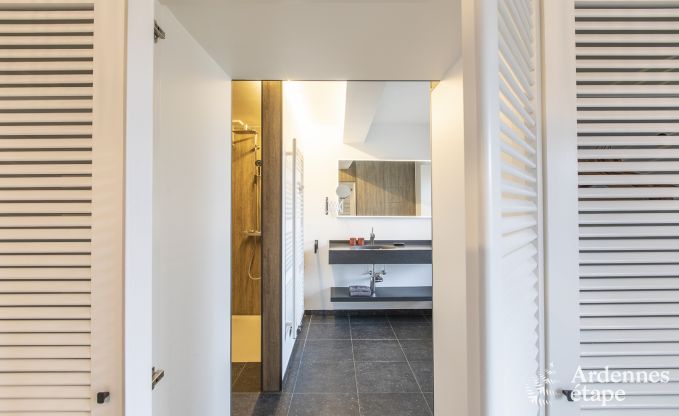 Magnifique ch�teau � Bertrix : h�bergement pour 20 personnes avec piscine int�rieure, jacuzzi et cabine infrarouge