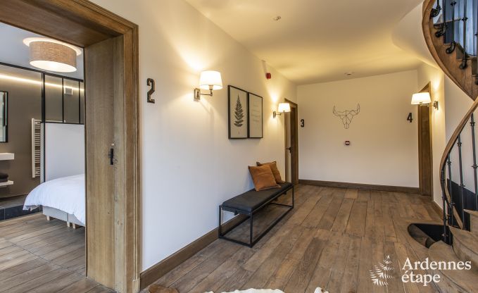 Magnifique ch�teau � Bertrix : h�bergement pour 20 personnes avec piscine int�rieure, jacuzzi et cabine infrarouge