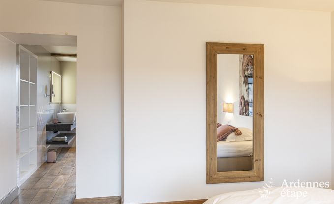 Magnifique ch�teau � Bertrix : h�bergement pour 20 personnes avec piscine int�rieure, jacuzzi et cabine infrarouge