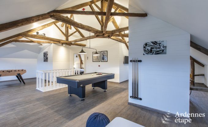 Magnifique ch�teau � Bertrix : h�bergement pour 20 personnes avec piscine int�rieure, jacuzzi et cabine infrarouge