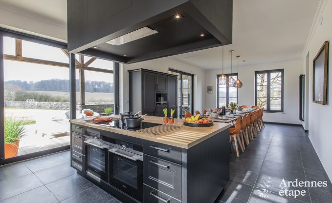 Magnifique ch�teau � Bertrix : h�bergement pour 20 personnes avec piscine int�rieure, jacuzzi et cabine infrarouge