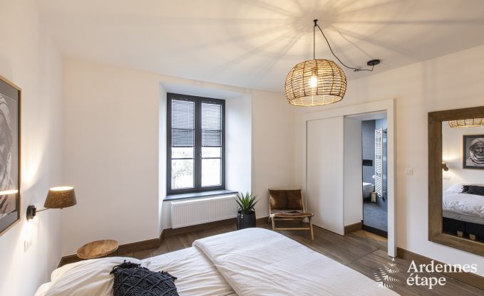 Magnifique ch�teau � Bertrix : h�bergement pour 20 personnes avec piscine int�rieure, jacuzzi et cabine infrarouge