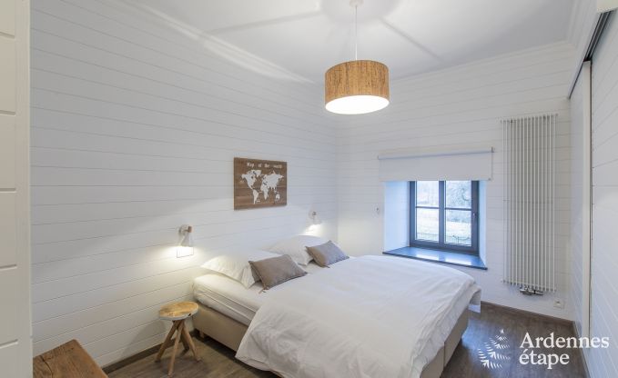 Magnifique chteau  Bertrix : hbergement pour 20 personnes avec piscine intrieure, jacuzzi et cabine infrarouge