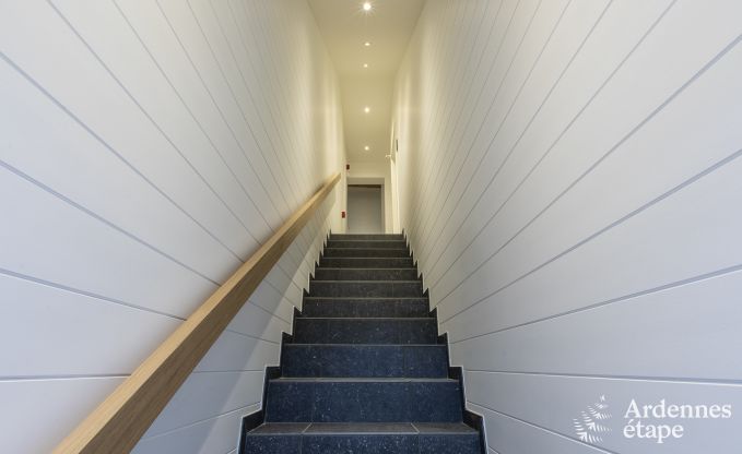 Magnifique chteau  Bertrix : hbergement pour 20 personnes avec piscine intrieure, jacuzzi et cabine infrarouge