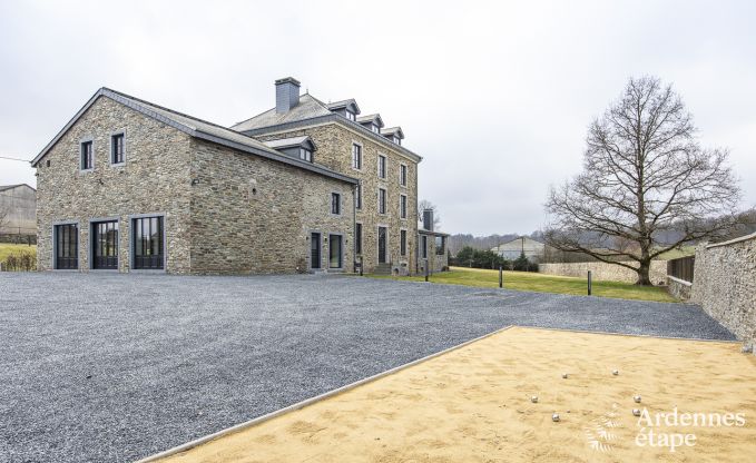 Magnifique chteau  Bertrix : hbergement pour 20 personnes avec piscine intrieure, jacuzzi et cabine infrarouge