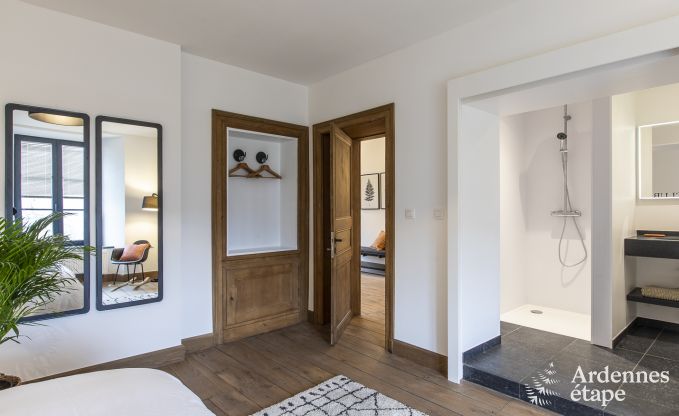 Magnifique chteau  Bertrix : hbergement pour 20 personnes avec piscine intrieure, jacuzzi et cabine infrarouge