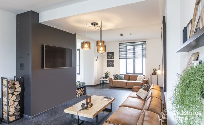 Magnifique chteau  Bertrix : hbergement pour 20 personnes avec piscine intrieure, jacuzzi et cabine infrarouge