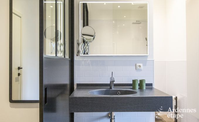 Magnifique chteau  Bertrix : hbergement pour 20 personnes avec piscine intrieure, jacuzzi et cabine infrarouge