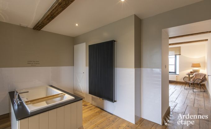 Magnifique chteau  Bertrix : hbergement pour 20 personnes avec piscine intrieure, jacuzzi et cabine infrarouge