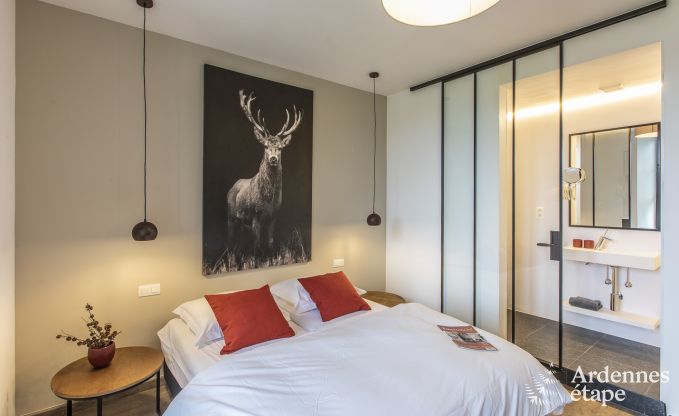 Magnifique chteau  Bertrix : hbergement pour 20 personnes avec piscine intrieure, jacuzzi et cabine infrarouge