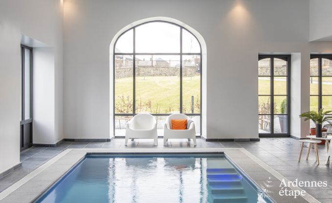 Magnifique chteau  Bertrix : hbergement pour 20 personnes avec piscine intrieure, jacuzzi et cabine infrarouge