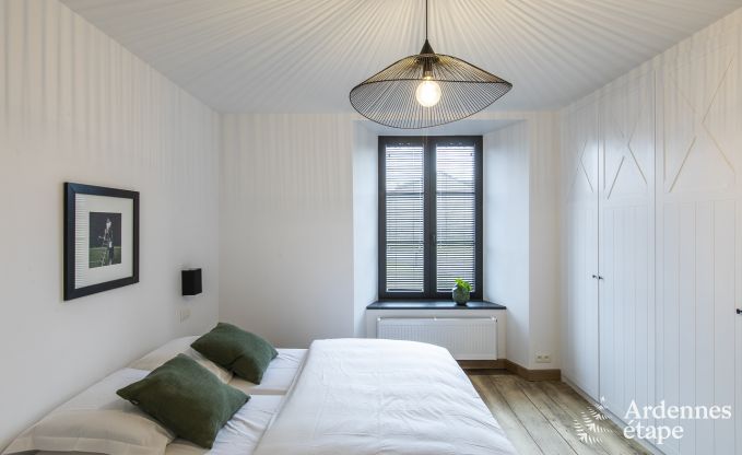 Magnifique chteau  Bertrix : hbergement pour 20 personnes avec piscine intrieure, jacuzzi et cabine infrarouge