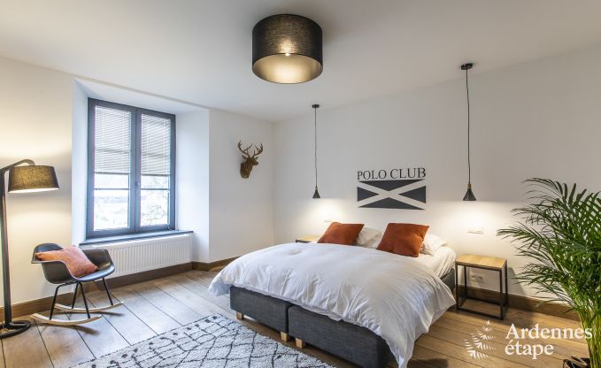 Magnifique chteau  Bertrix : hbergement pour 20 personnes avec piscine intrieure, jacuzzi et cabine infrarouge