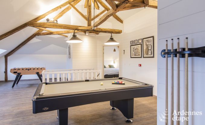 Magnifique chteau  Bertrix : hbergement pour 20 personnes avec piscine intrieure, jacuzzi et cabine infrarouge