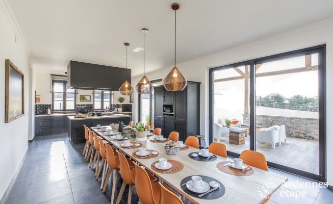 Magnifique chteau  Bertrix : hbergement pour 20 personnes avec piscine intrieure, jacuzzi et cabine infrarouge