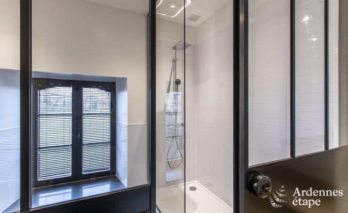 Magnifique chteau  Bertrix : hbergement pour 20 personnes avec piscine intrieure, jacuzzi et cabine infrarouge