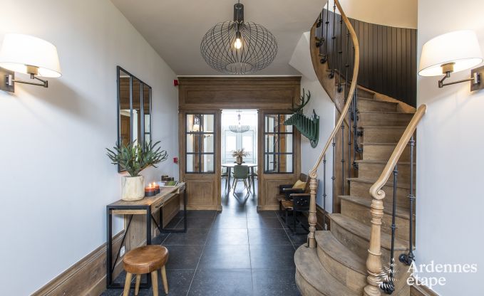 Magnifique chteau  Bertrix : hbergement pour 20 personnes avec piscine intrieure, jacuzzi et cabine infrarouge