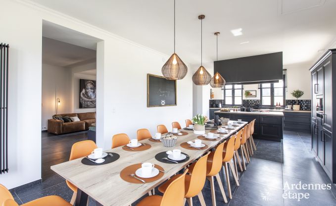 Magnifique chteau  Bertrix : hbergement pour 20 personnes avec piscine intrieure, jacuzzi et cabine infrarouge