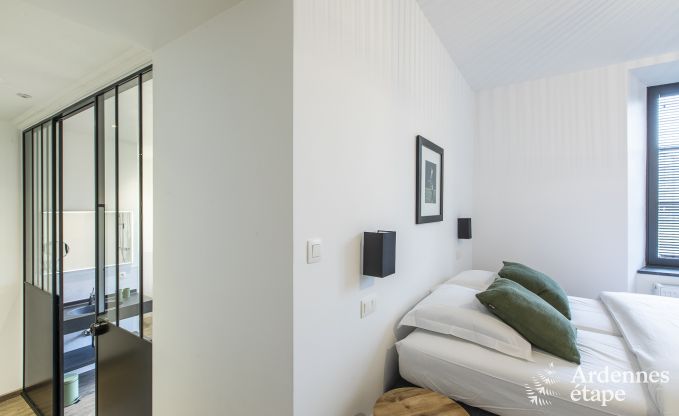 Magnifique chteau  Bertrix : hbergement pour 20 personnes avec piscine intrieure, jacuzzi et cabine infrarouge