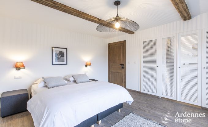 Magnifique chteau  Bertrix : hbergement pour 20 personnes avec piscine intrieure, jacuzzi et cabine infrarouge