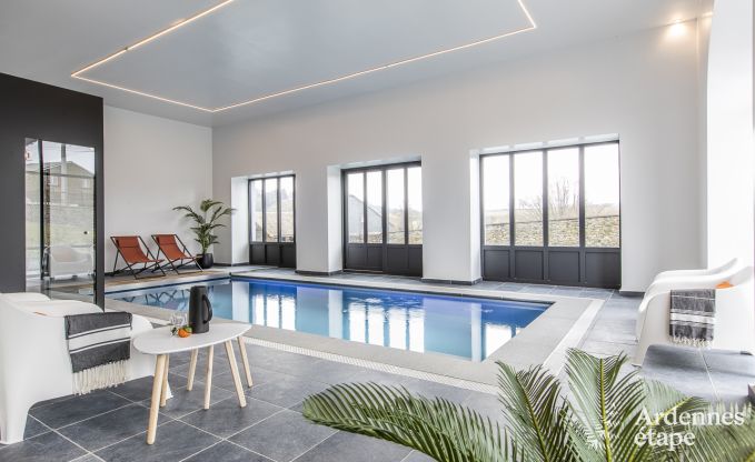 Magnifique chteau  Bertrix : hbergement pour 20 personnes avec piscine intrieure, jacuzzi et cabine infrarouge