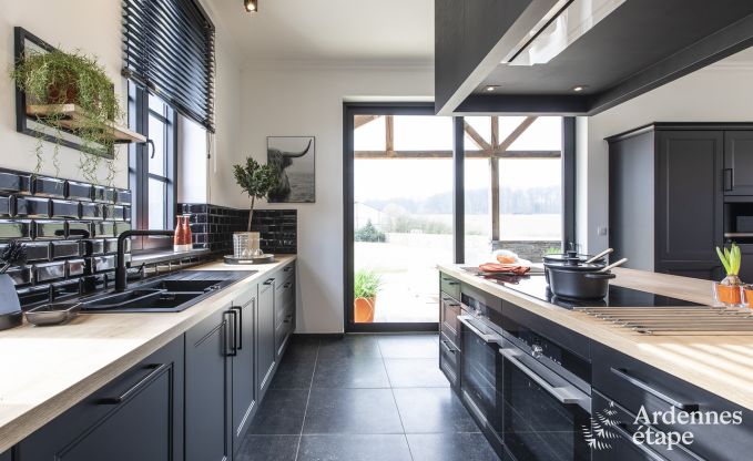 Magnifique chteau  Bertrix : hbergement pour 20 personnes avec piscine intrieure, jacuzzi et cabine infrarouge