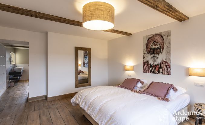 Magnifique chteau  Bertrix : hbergement pour 20 personnes avec piscine intrieure, jacuzzi et cabine infrarouge