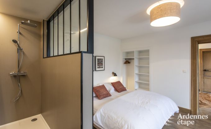 Magnifique chteau  Bertrix : hbergement pour 20 personnes avec piscine intrieure, jacuzzi et cabine infrarouge