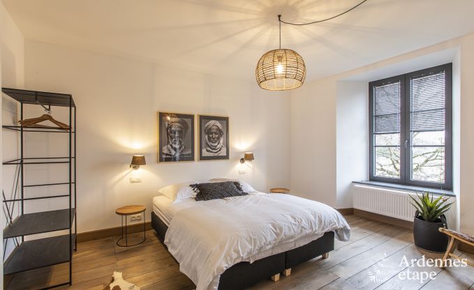 Magnifique chteau  Bertrix : hbergement pour 20 personnes avec piscine intrieure, jacuzzi et cabine infrarouge