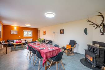 Maison de vacances à Jehonville : 8 personnes, 3 chambres, salle de jeux, maison chien admis