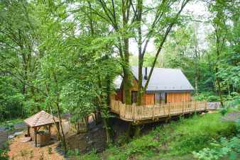 Maison de vacances unique à Bertrix, Ardenne : cabane dans les arbres pour 8 personnes