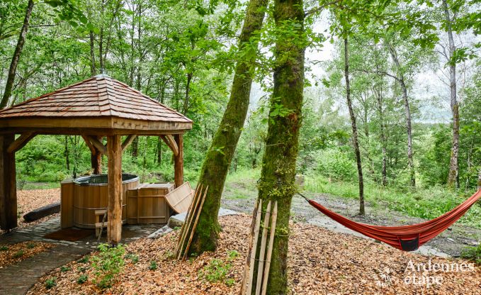Cabane dans les arbres � Bertrix, Ardenne