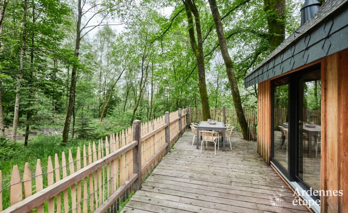 Cabane dans les arbres � Bertrix, Ardenne