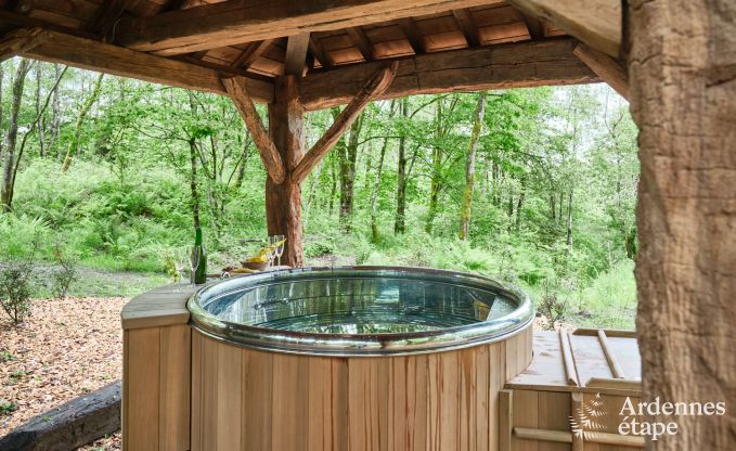 Cabane dans les arbres � Bertrix, Ardenne