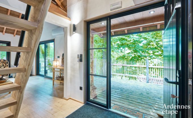 Cabane dans les arbres � Bertrix, Ardenne