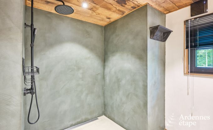 Cabane dans les arbres � Bertrix, Ardenne