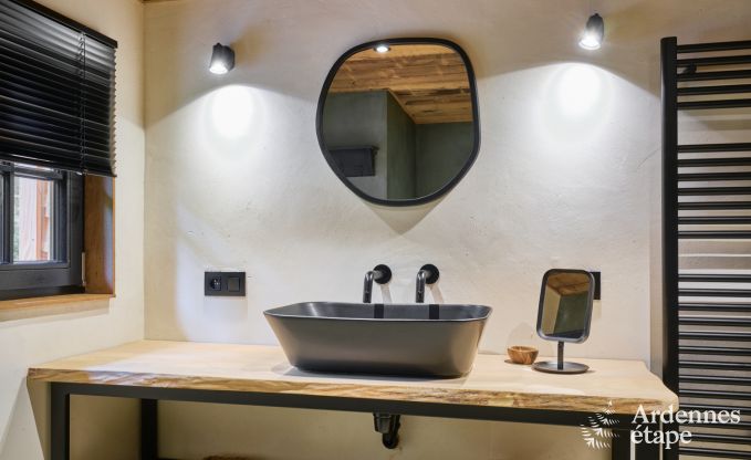 Cabane dans les arbres � Bertrix, Ardenne