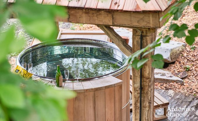 Cabane dans les arbres � Bertrix, Ardenne