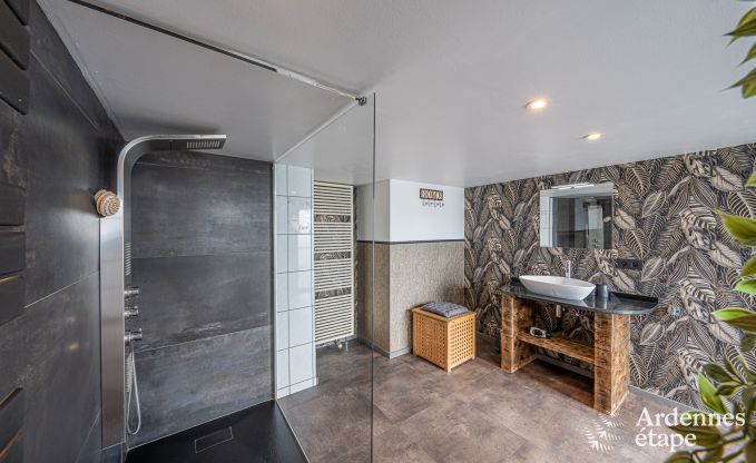 Maison de vacances confortable avec piscine int�rieure � Bertrix, Ardenne