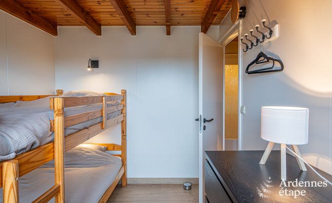 Chalet authentique pour 8 personnes  Bivre avec 4 chambres, poele  pellets, bain nordique, jardin priv et local  vlos