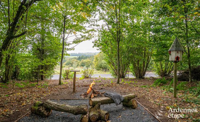 Chalet authentique pour 8 personnes  Bivre avec 4 chambres, poele  pellets, bain nordique, jardin priv et local  vlos