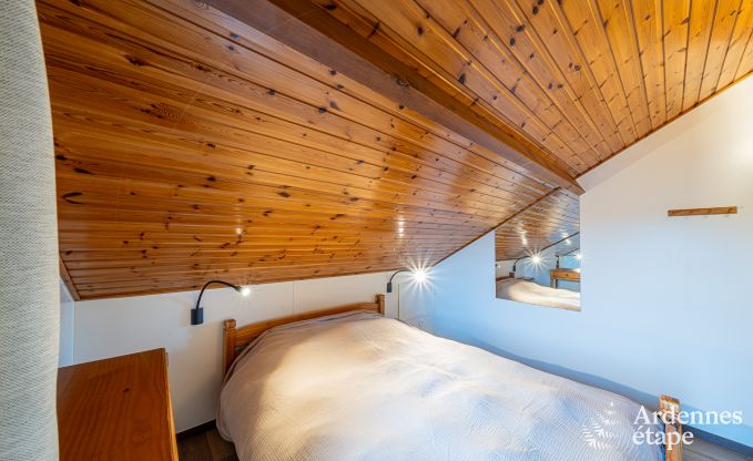 Chalet authentique pour 8 personnes  Bivre avec 4 chambres, poele  pellets, bain nordique, jardin priv et local  vlos