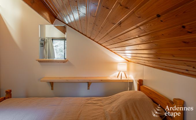 Chalet authentique pour 8 personnes  Bivre avec 4 chambres, poele  pellets, bain nordique, jardin priv et local  vlos