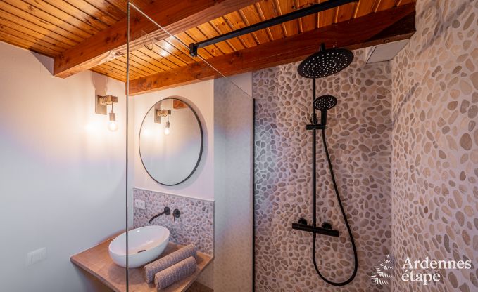 Chalet authentique pour 8 personnes  Bivre avec 4 chambres, poele  pellets, bain nordique, jardin priv et local  vlos