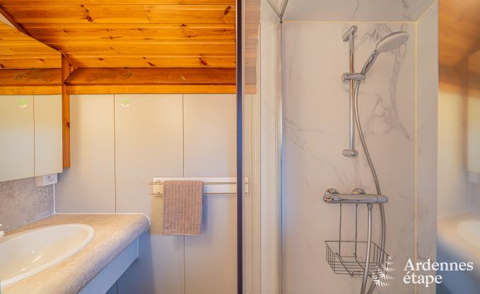 Chalet authentique pour 8 personnes  Bivre avec 4 chambres, poele  pellets, bain nordique, jardin priv et local  vlos