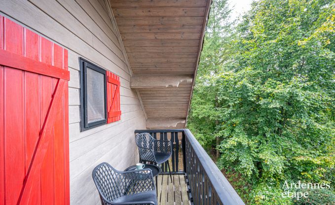 Chalet authentique pour 8 personnes  Bivre avec 4 chambres, poele  pellets, bain nordique, jardin priv et local  vlos