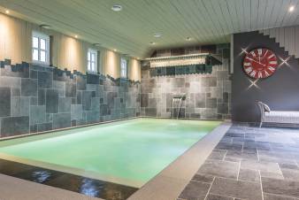 Maison de charme à Bièvre avec piscine intérieure et espace de détente