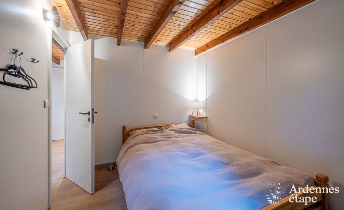 Chalet authentique pour 8 personnes  Bivre avec 4 chambres, poele  pellets, bain nordique, jardin priv et local  vlos