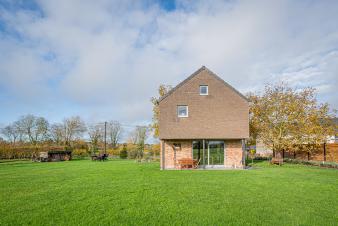 Charmante maison de vacances  Binche pour 6 personnes avec jardin, prs de la fort.